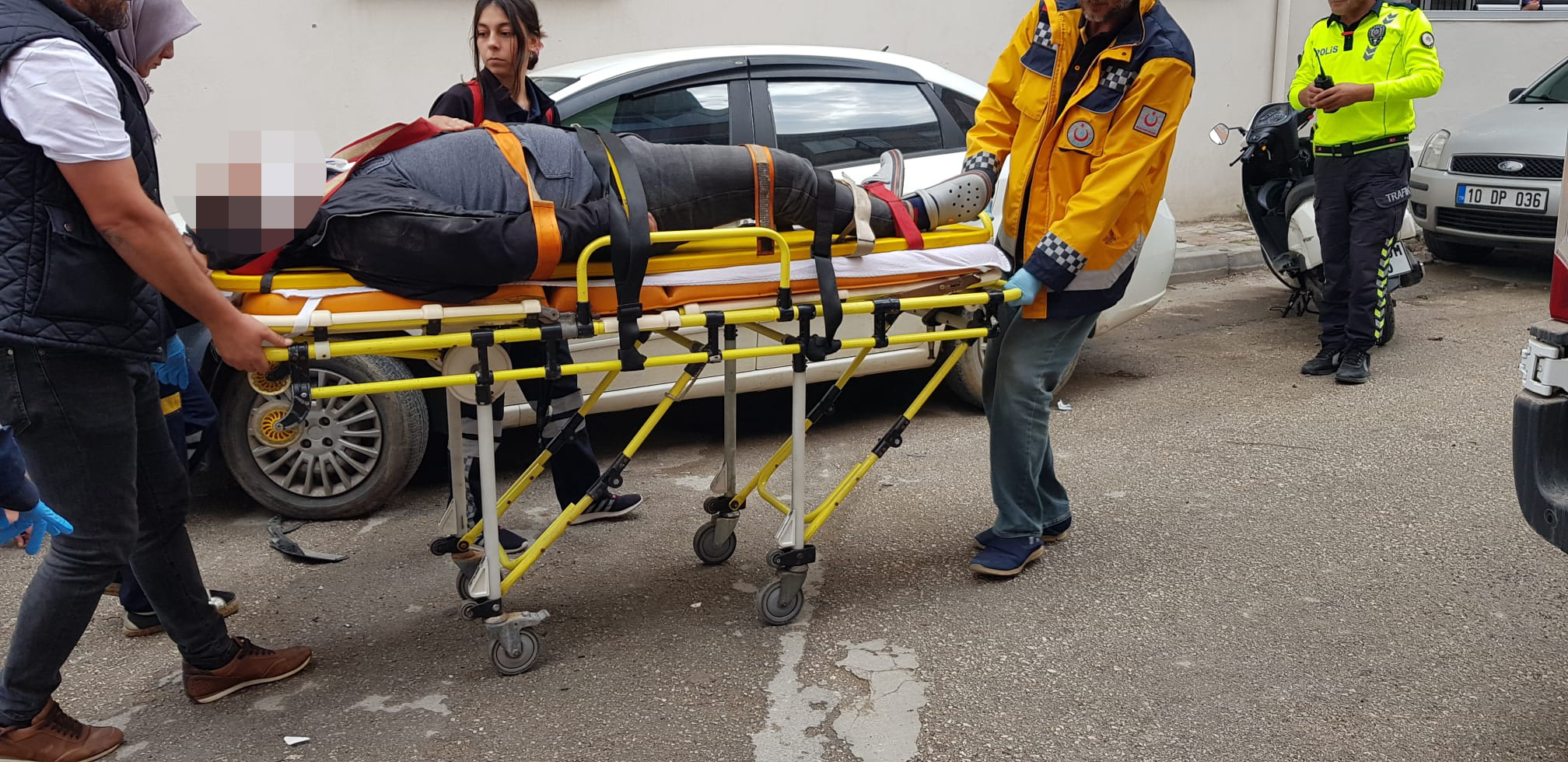 Hasta nakil aracının çarptığı motosiklet sürücüsü yaralandı