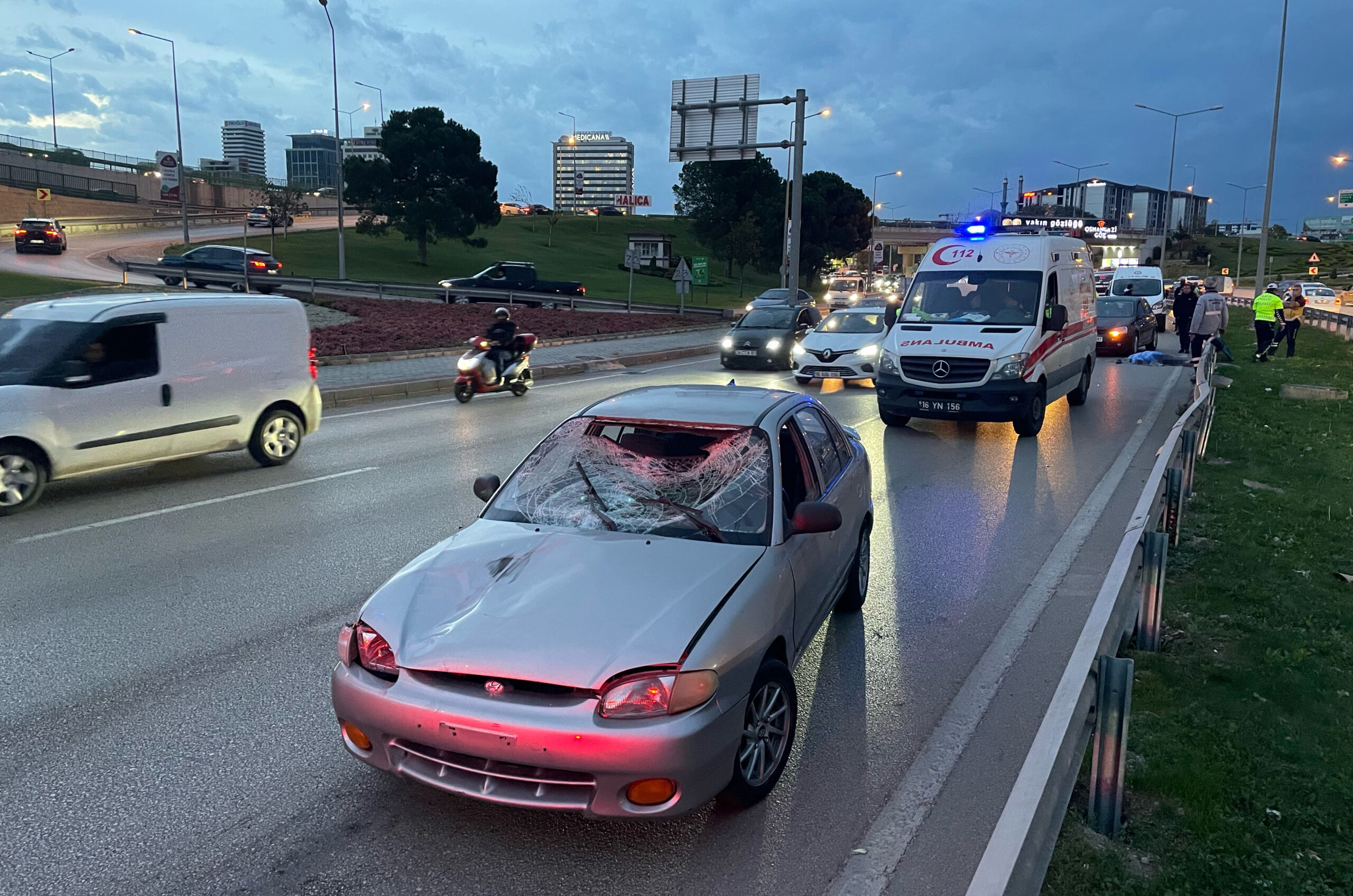 Otomobilin çarptığı kişi hayatını kaybetti
