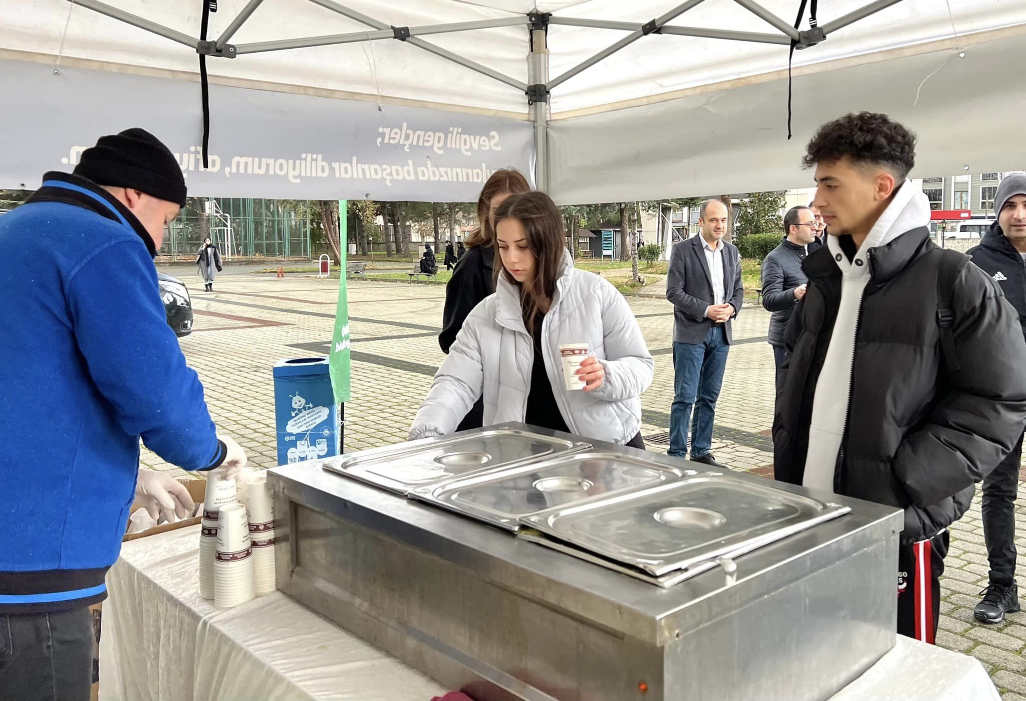 İNEGÖL BELEDİYESİ’NDEN ÖĞRENCİLERİN İÇİNİ ISITAN JEST