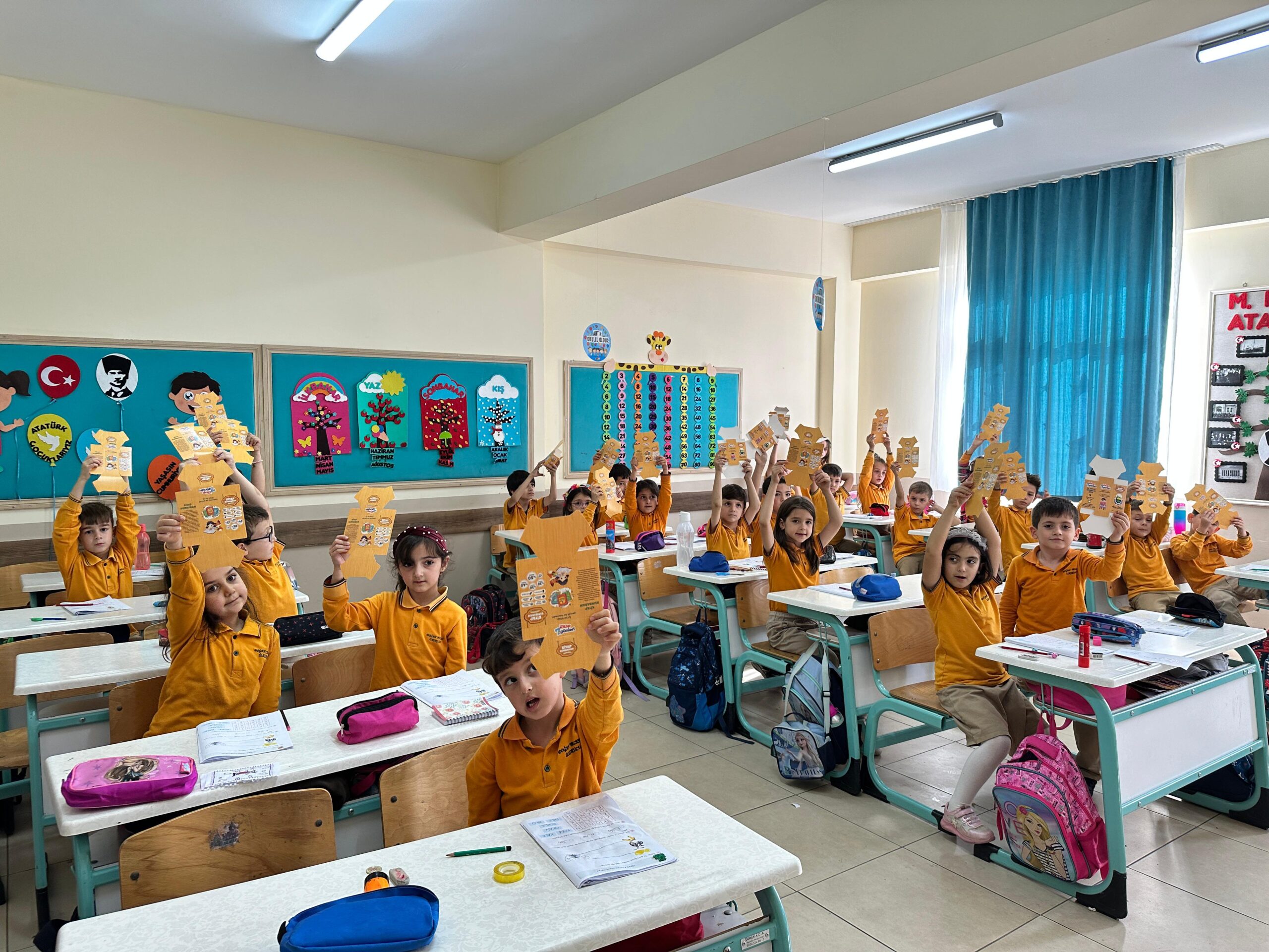 KİTAP FUARI ÖNCESİ ÖĞRENCİLERE 27 BİN KUMBARA DAĞITILDI