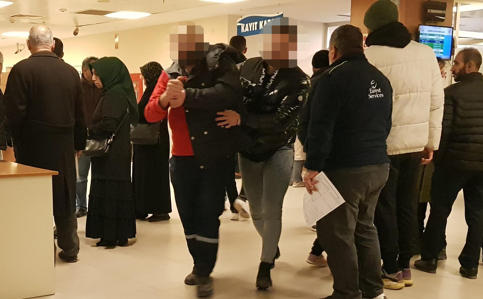 Acılar içinde hastaneye yetiştirildi