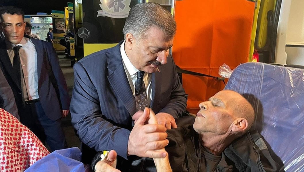 Gazzeli kanser hastalarıyla refakatçilerini Türkiye’ye getirecek uçaklar Mısır’dan havalandı