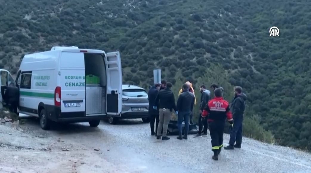 Bir kadın ile bir kız çocuğunun çarşafa sarılı halde cesetleri bulundu