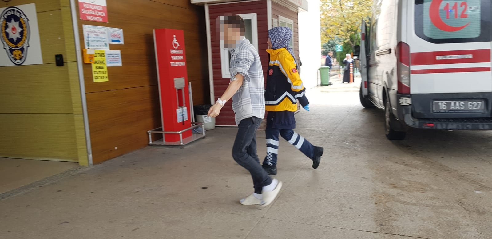 Eline çivi batan işçi yaralandı