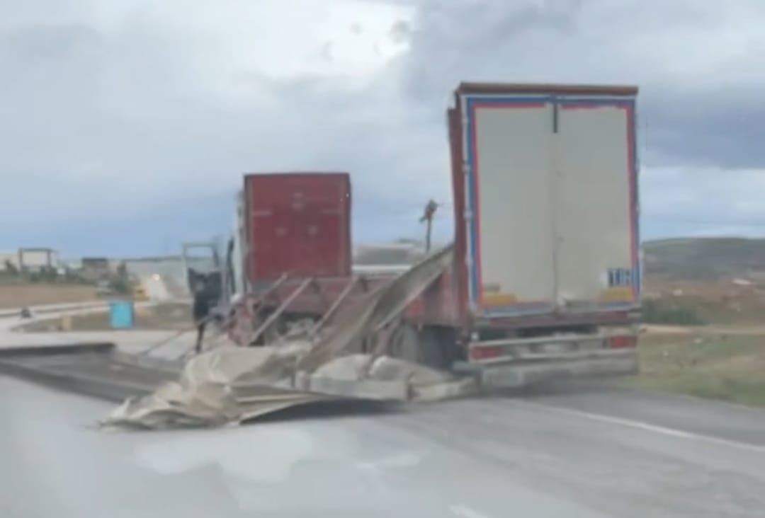 İnegöl’de rüzgar bu hale getirdi