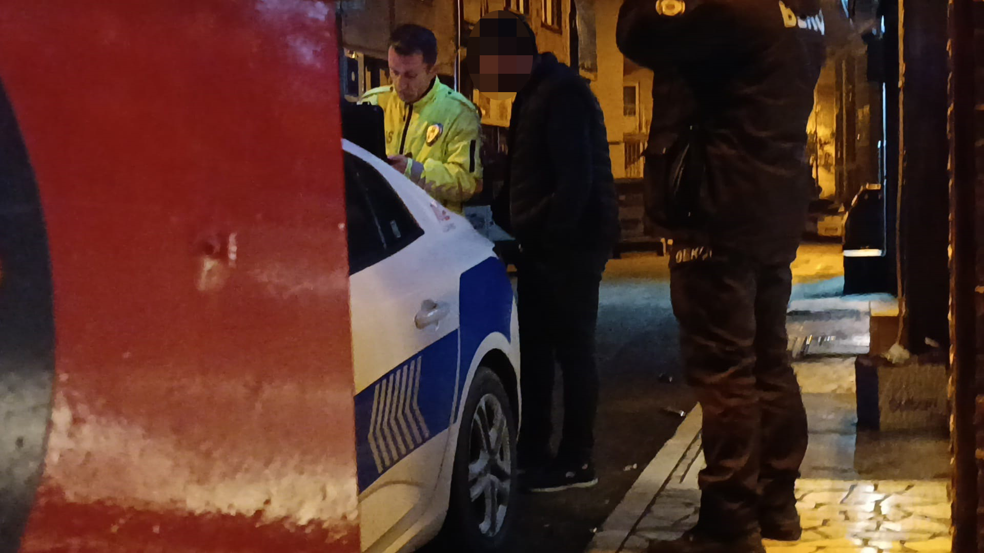 İnegöl’de polisleri gören alkollü sürücü Aracını bırakıp kaçtı