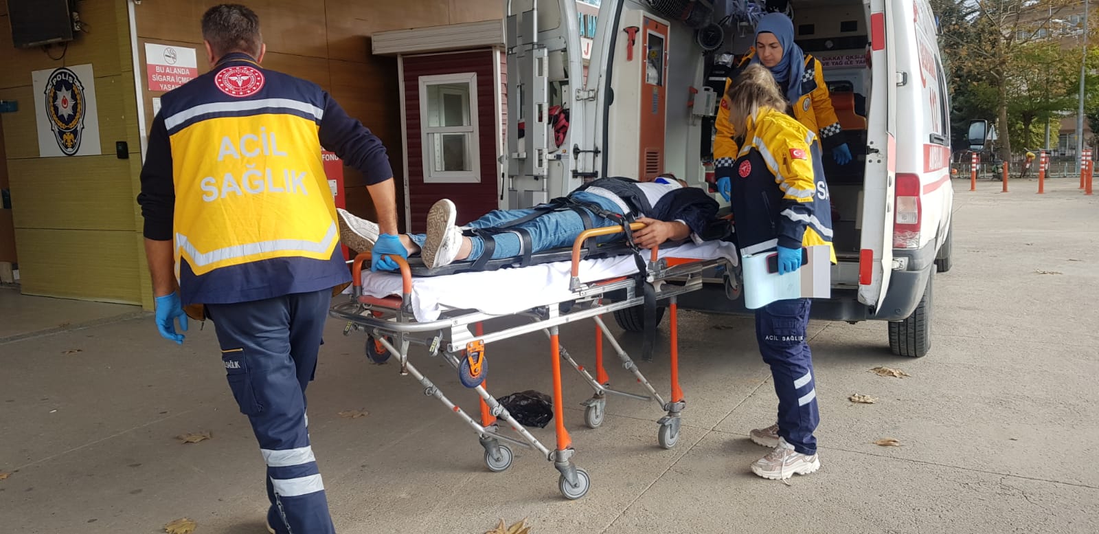 Tırı sollamak istedi, ölümden döndü