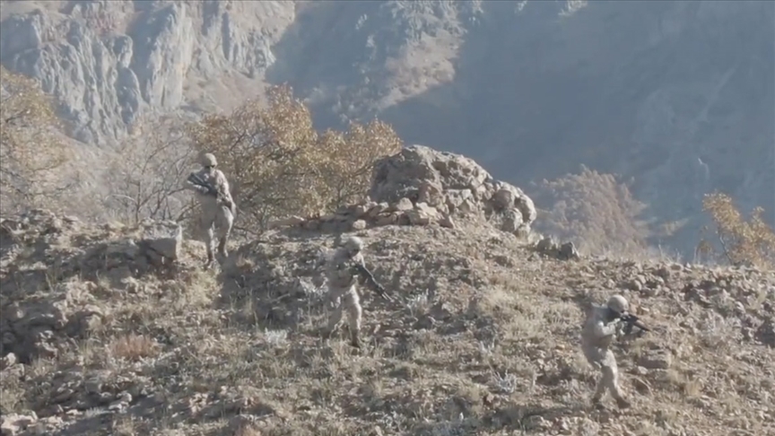 Kahramanlar-30 operasyonlarında 63 mağara, sığınak ve depo imha edildi