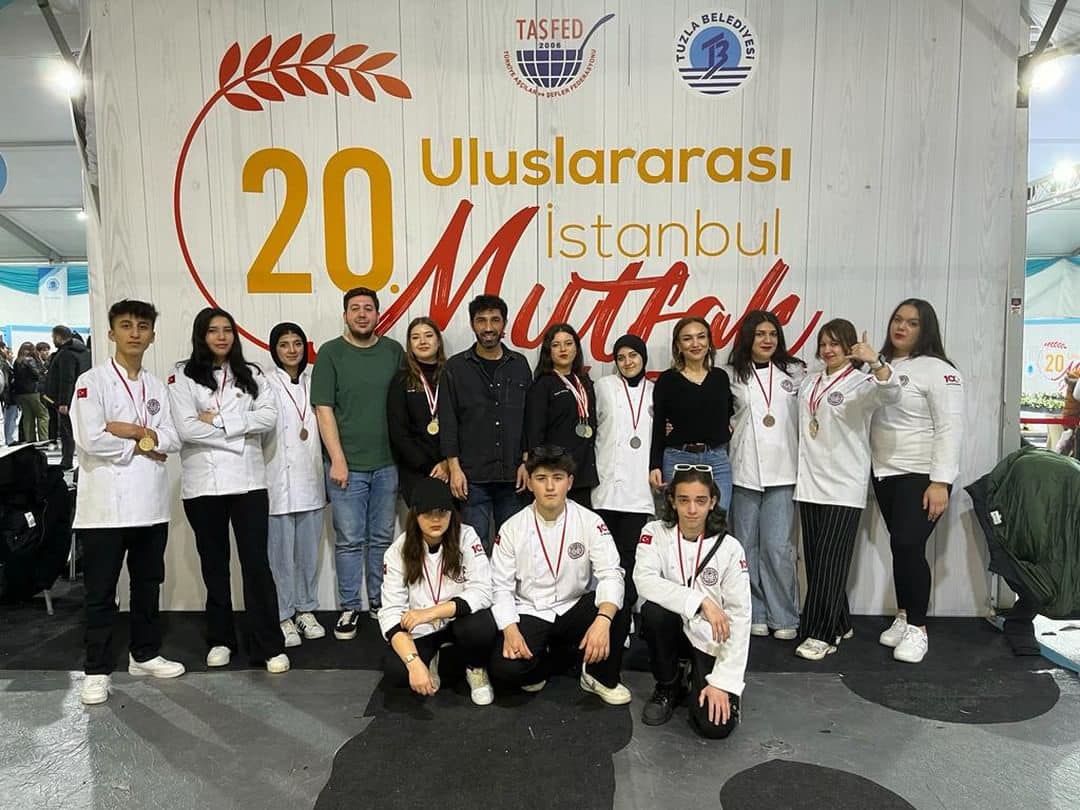 İnegöllü öğrencilerden büyük başarı; 15 madalya ile döndüler