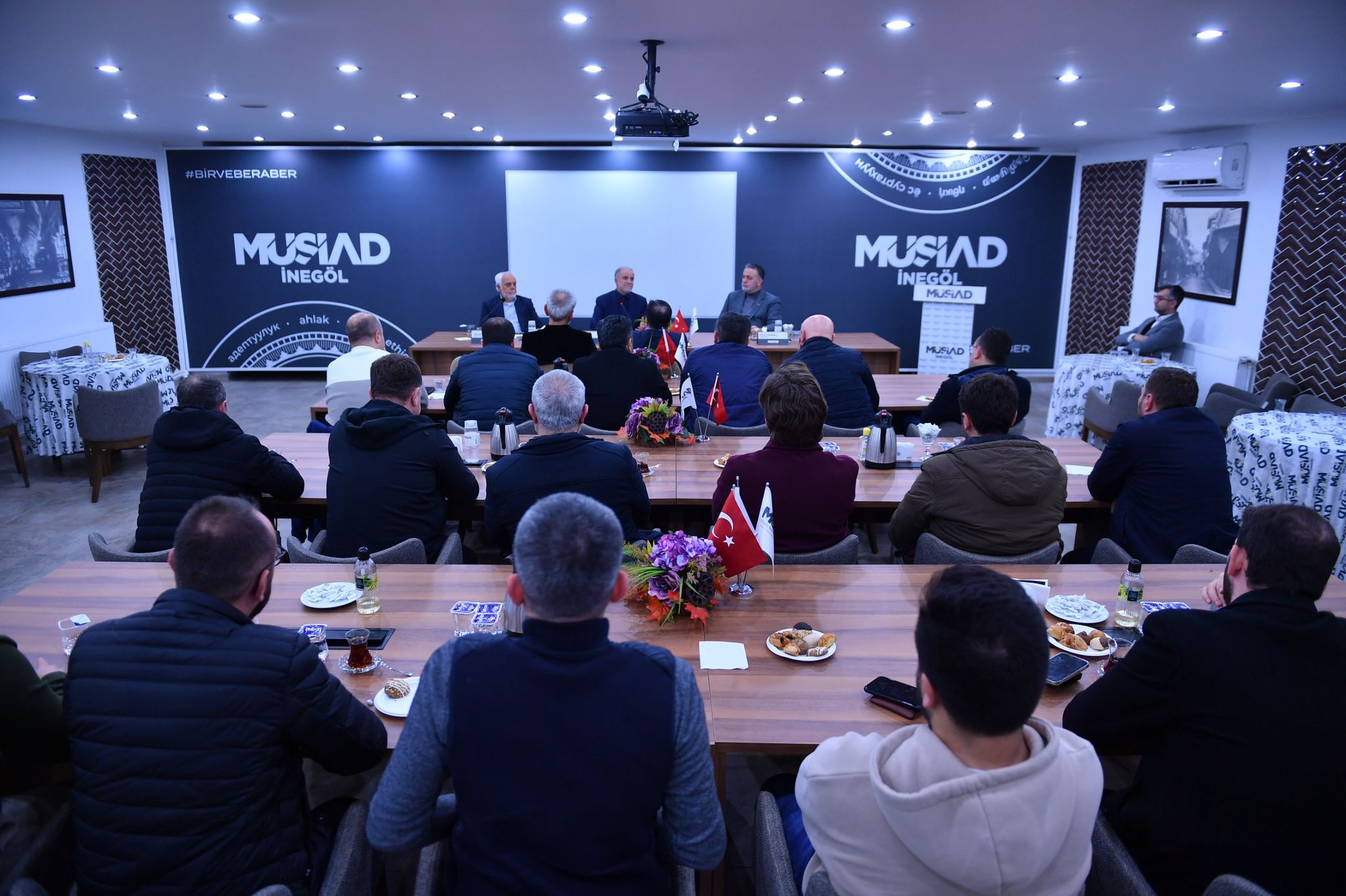 İslam ekonomisi temelinin  oluşturulması gerekiyor