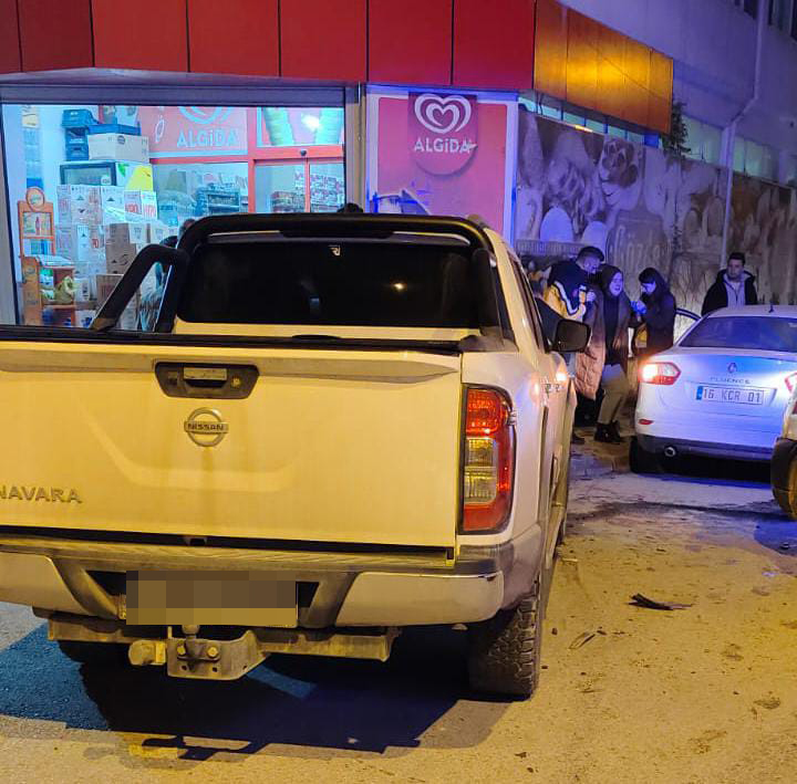 İnegöl’de ortalık bir anda karıştı 3 yaralı