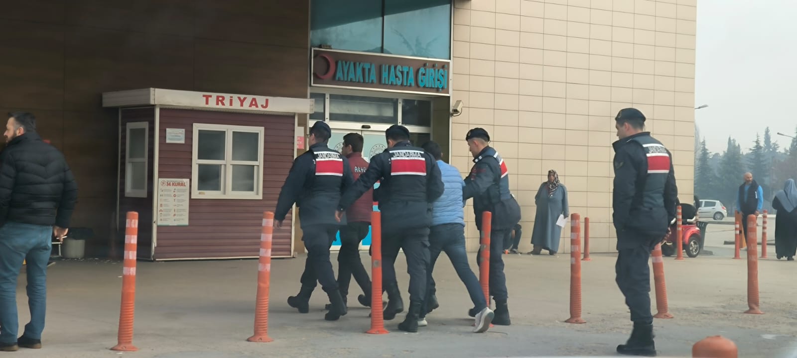 İnegöl’de bahçede uyuşturucu bitkisi yetiştiren 2 kişi tutuklandı