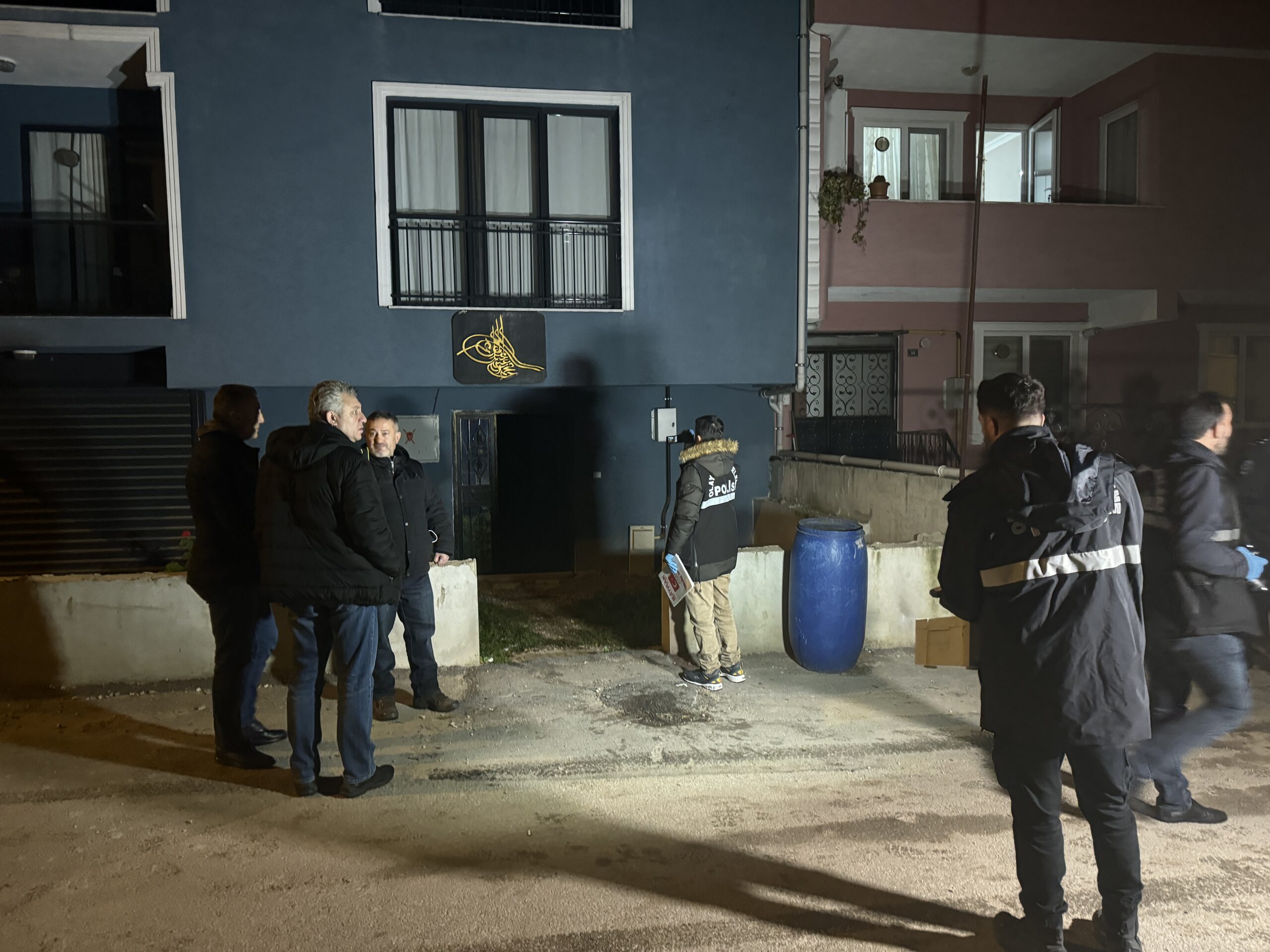 Babasını silahla öldürdü