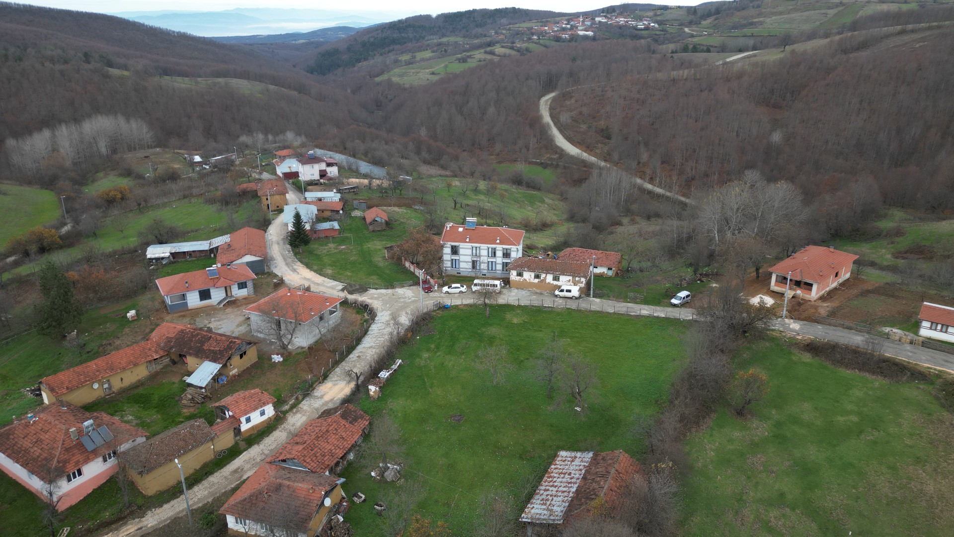 Karahasanlar mahallesinde parke taş uygulaması sürüyor