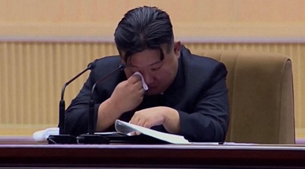 Kuzey Kore lideri Kim gözyaşlarına hakim olamadı