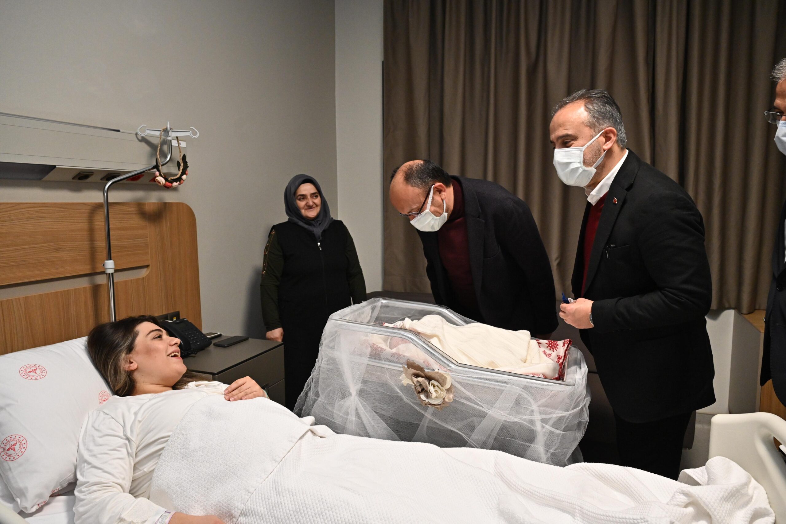 Başkan Aktaş’tan yılın son ve ilk bebeklerine ziyaret