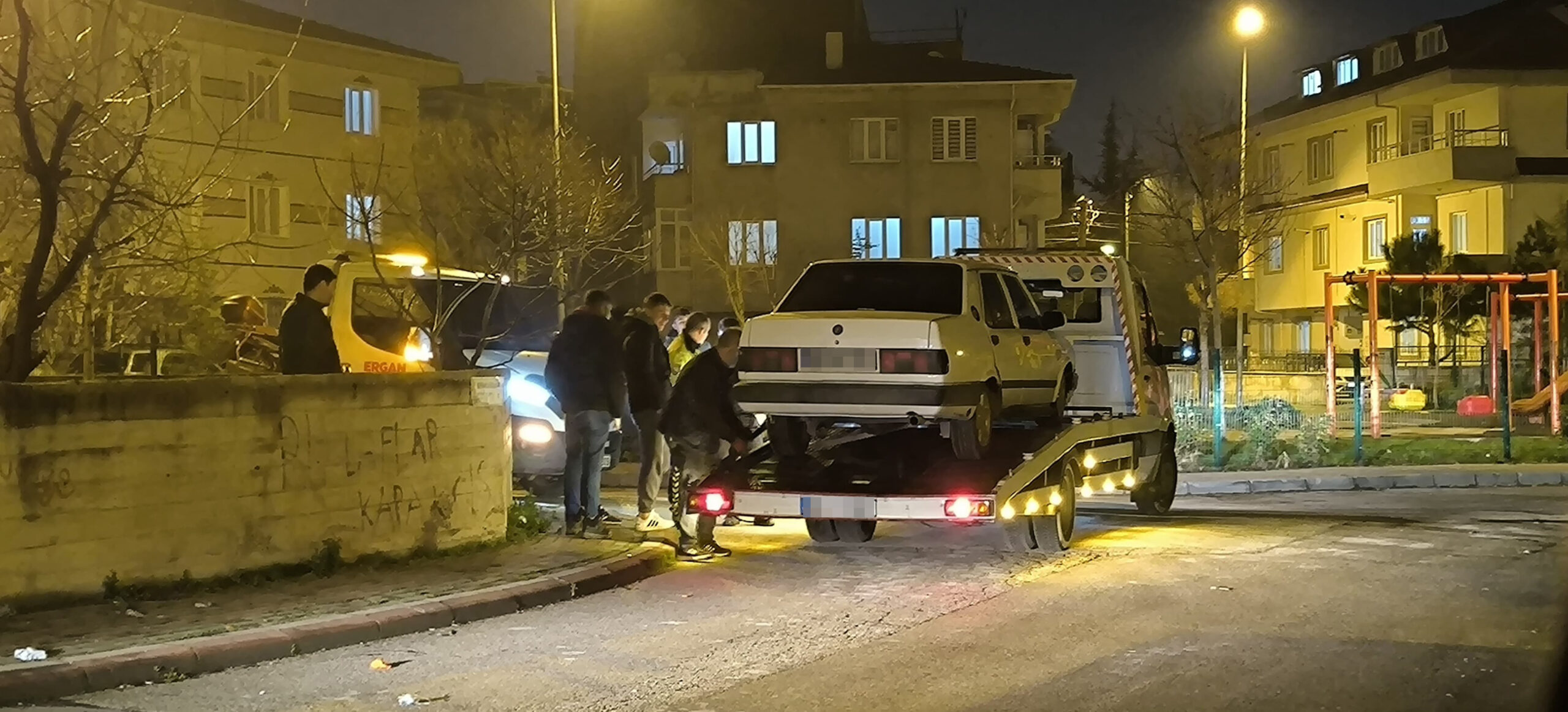 Polisin ‘dur’ ihtarına uymayarak kaçan otomobil sürücüsü aracını park ederek kayıplara karıştı ama cezadan kaçamadı