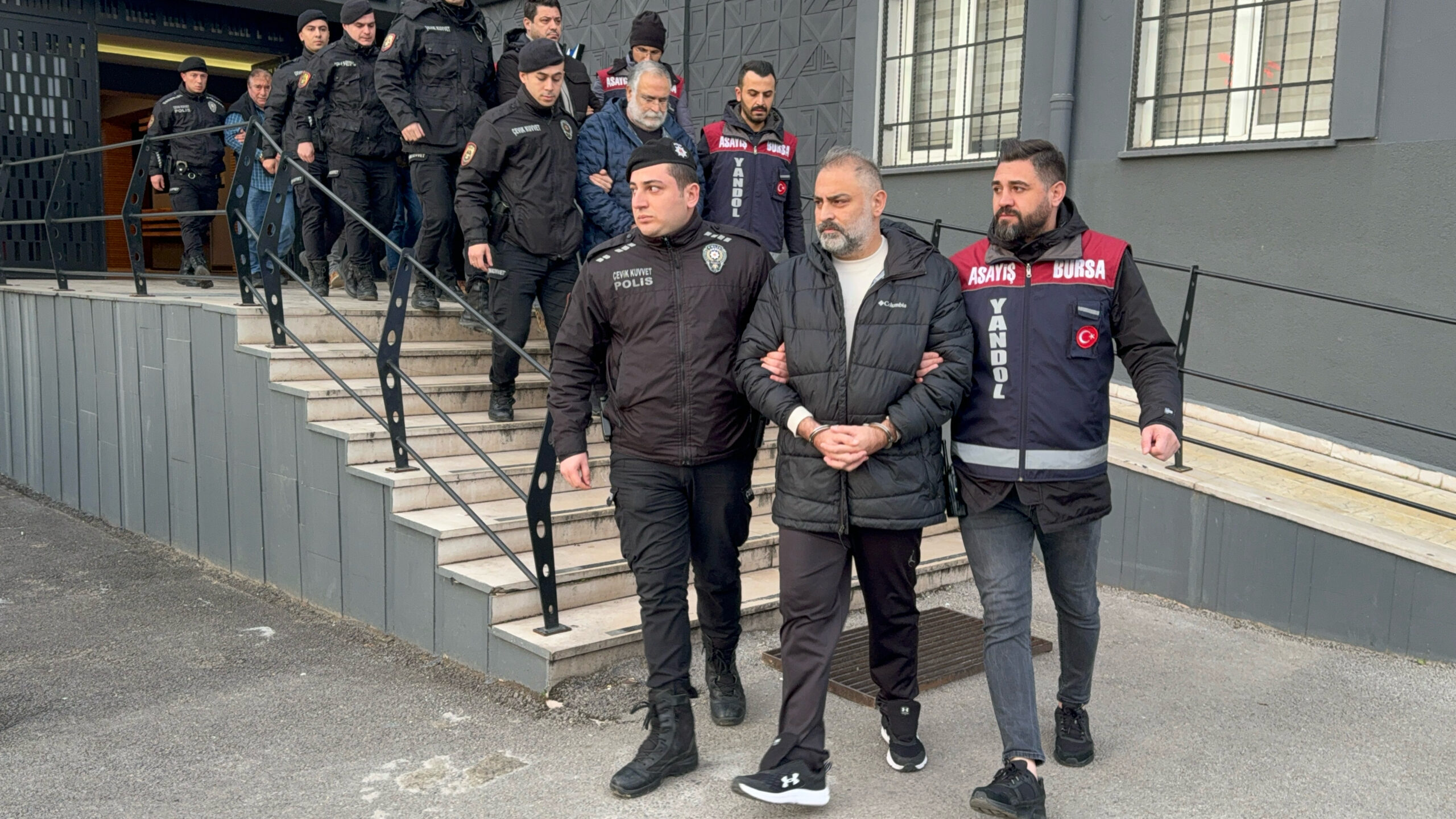 Bursa’daki kar payı dolandırıcılığı soruşturmasında 6 zanlı adliyeye sevk edildi