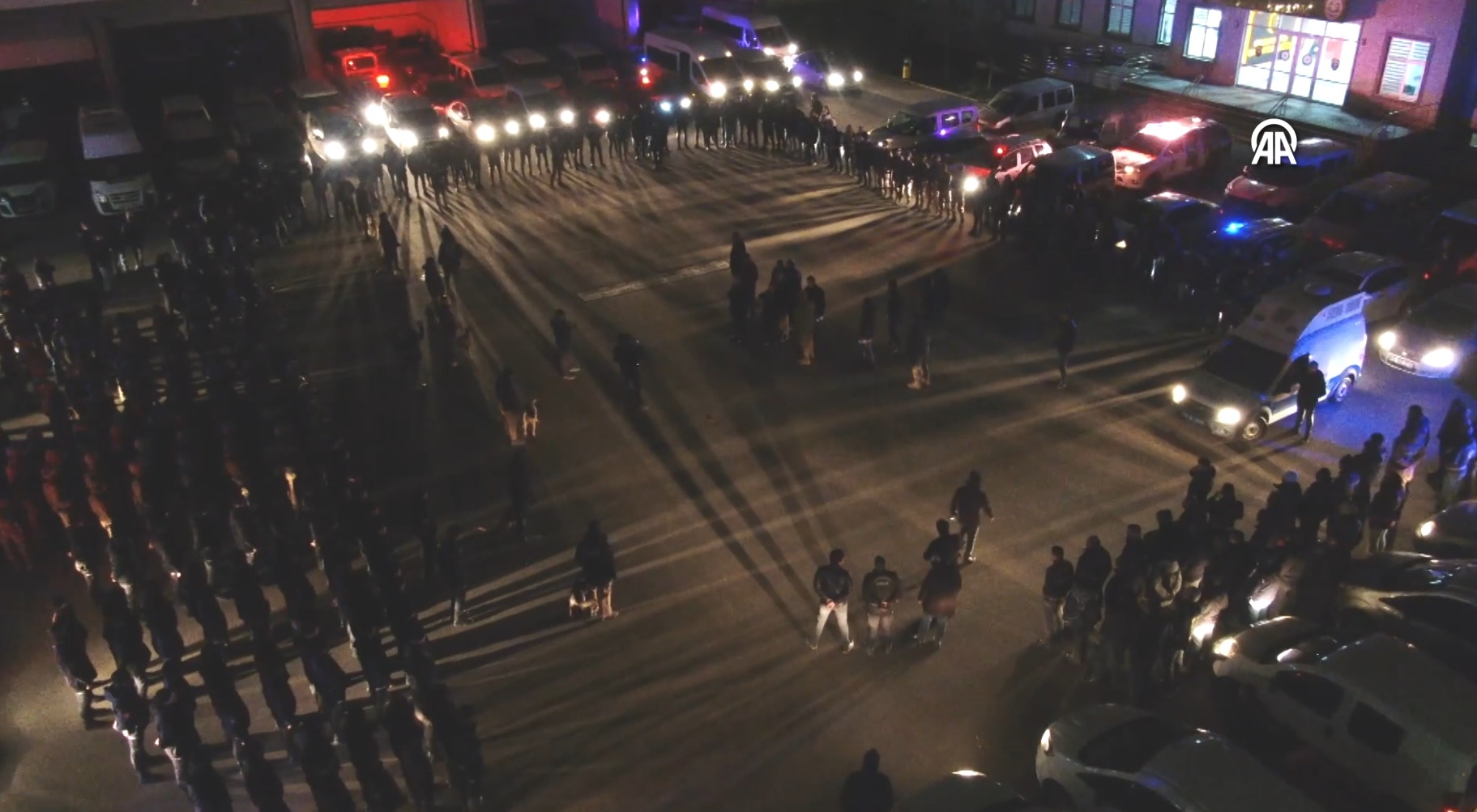 İnegöl’de 1000 polisin katıldığı operasyonda 49 uyuşturucu şüphelisi yakalandı