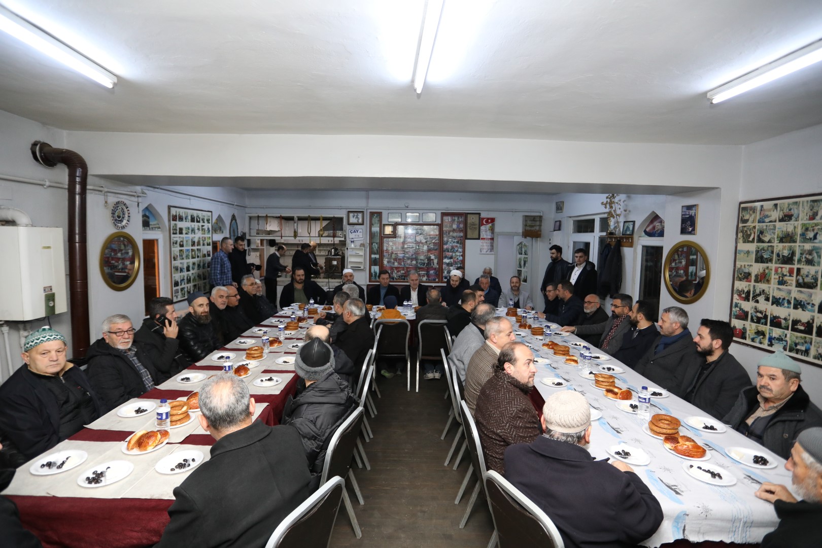 BEREKET SOFRASI HÜRRİYET CAMİİNDE KURULDU