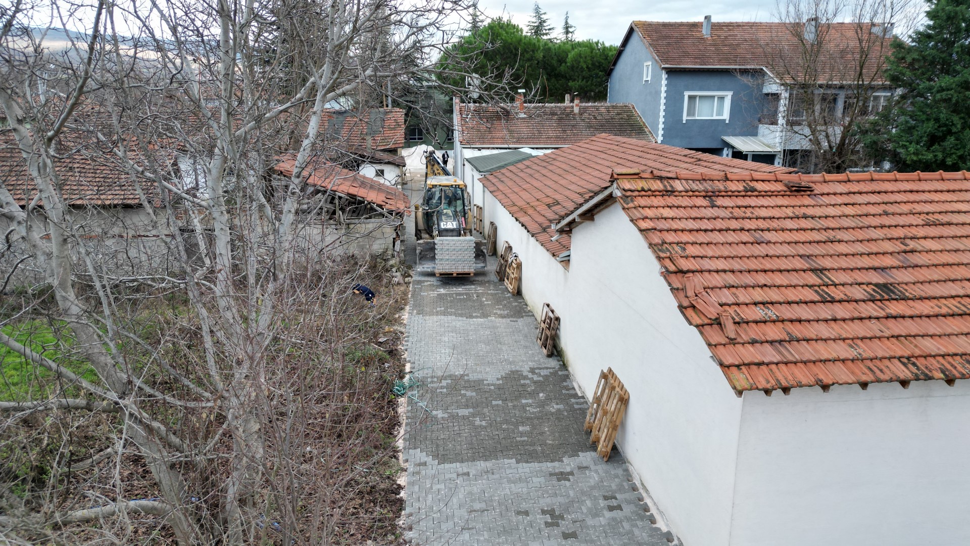 BİLALKÖY’ÜN SOKAKLARI PARKE TAŞLA KAPLANIYOR