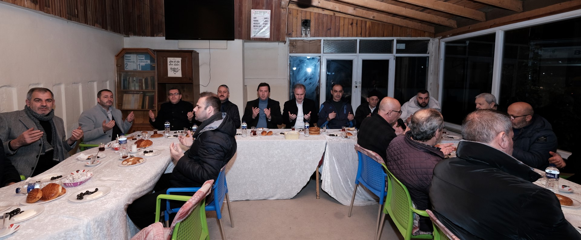 BEREKET SOFRASI BOŞNAK CAMİDE KURULDU