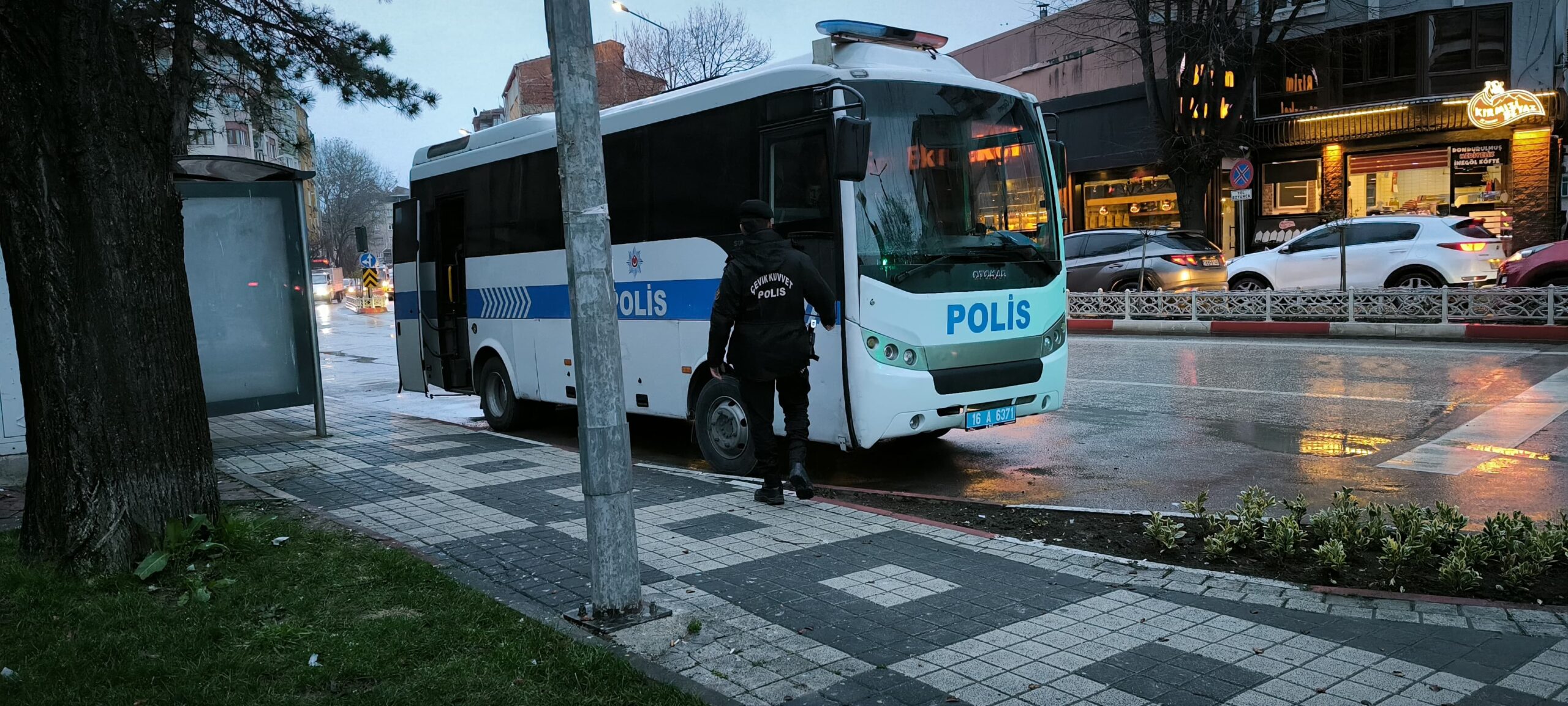 İnegöl’de şehir merkezinde dev operasyon