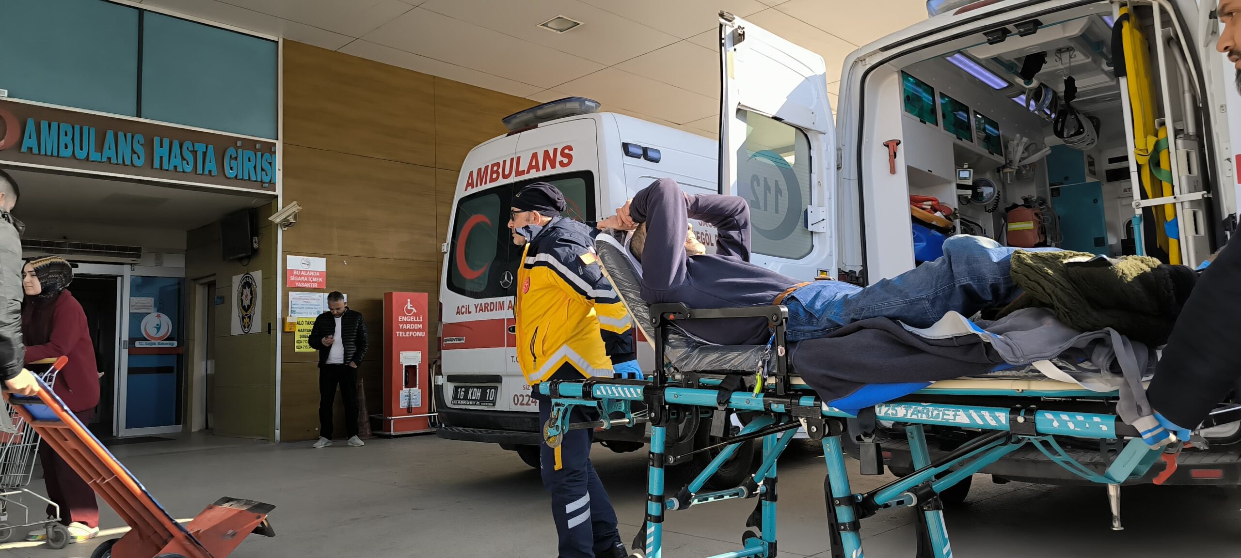 Bisiklet sürücüsü feci kazada yaralandı