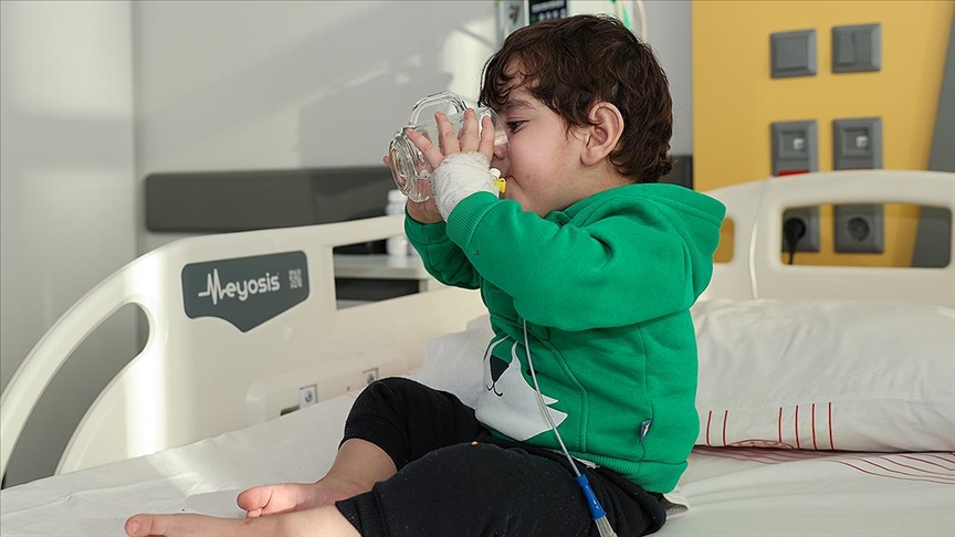 Yemek borusu oluşmadan doğan bebek, 3 yıl sonra ağız yoluyla beslenmeye başladı