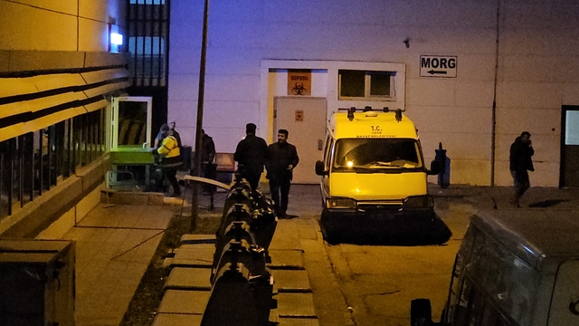 Evinin önünde rahatsızlanan kişi hastanede hayatını kaybetti