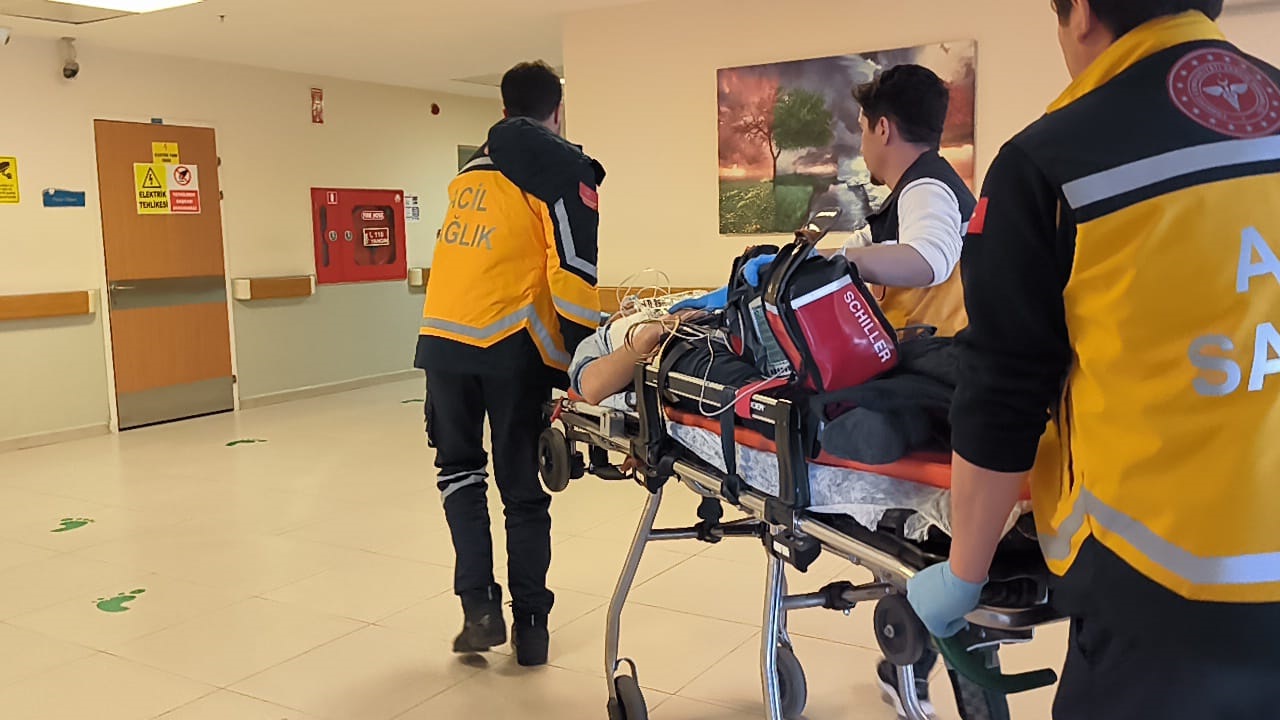 Havalandırma boşluğuna düşen inşaat işçisi yaralandı