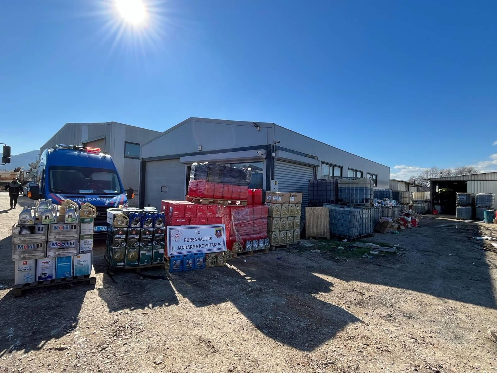 35 bin litre kaçak madeni yağ ele geçirildi