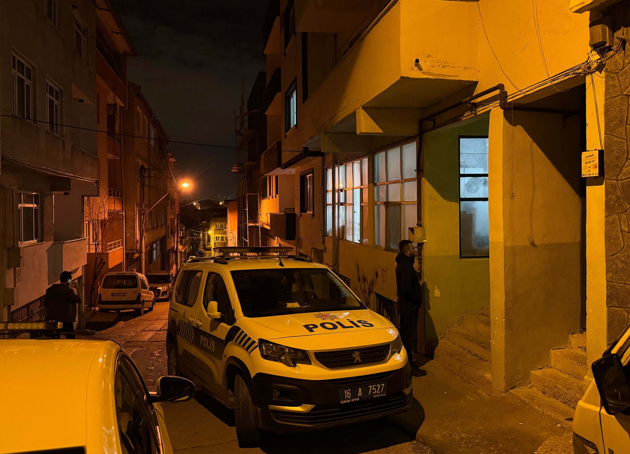 Kaçak çikolata imalathanesine operasyon düzenlen