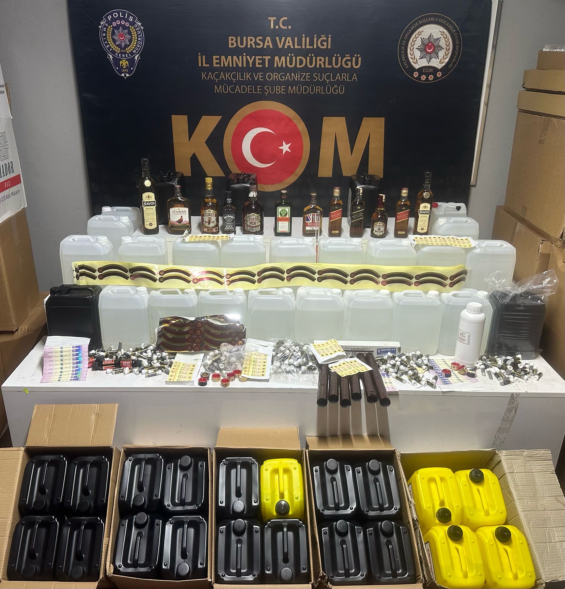 Sahte içki operasyonunda 2 şüpheli tutuklandı