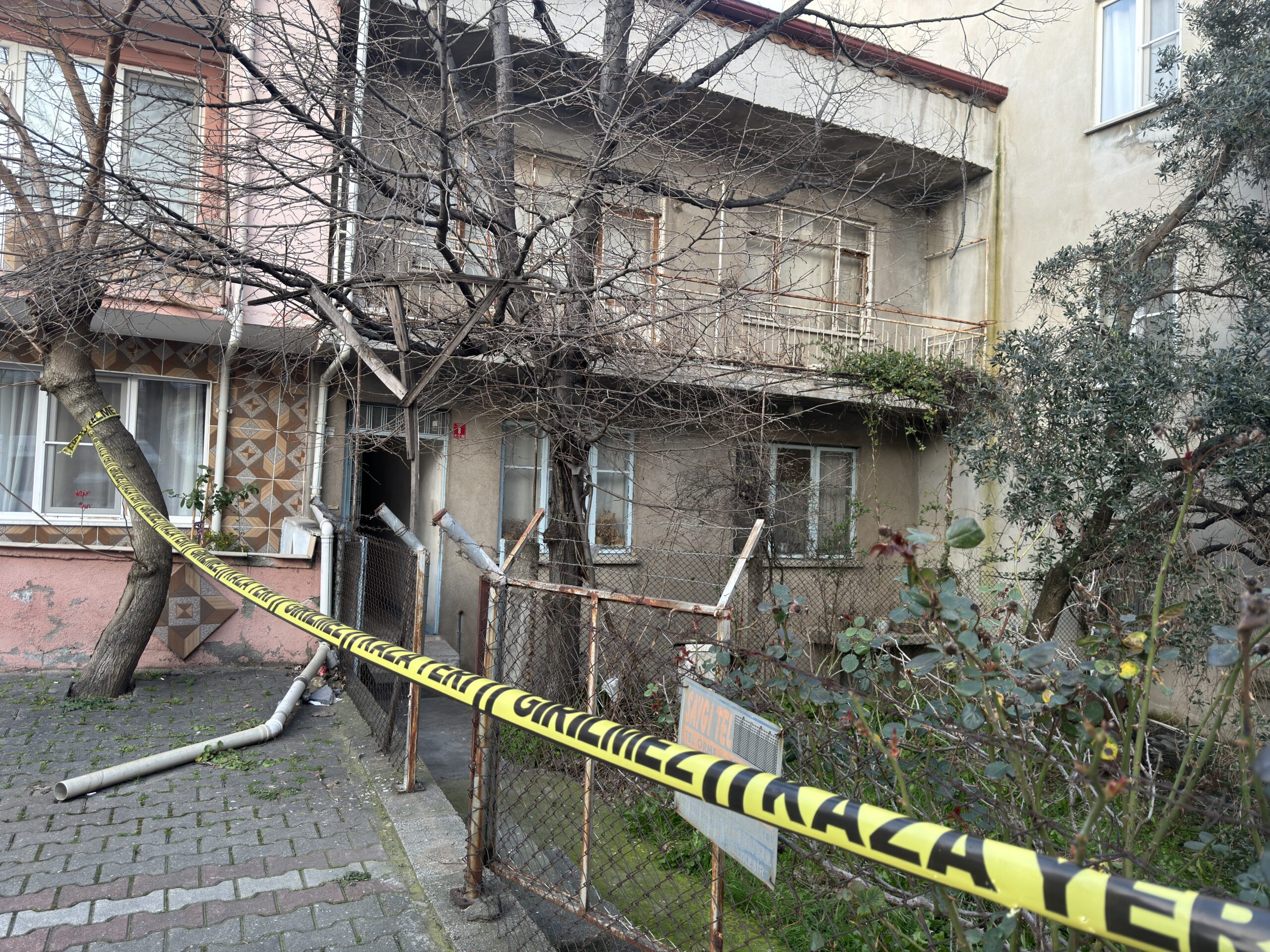 Anne ile oğlu evde ölü bulundu