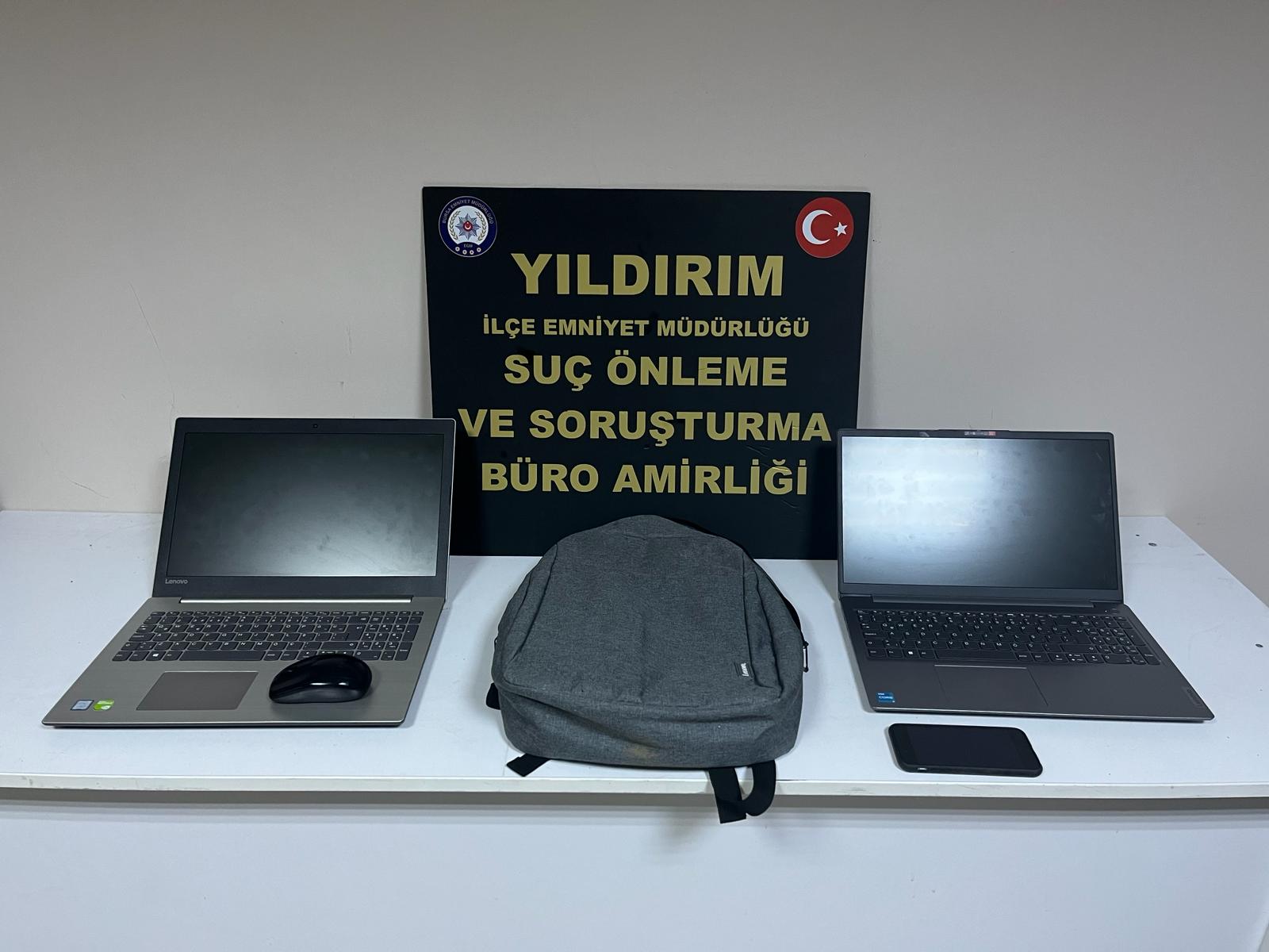 Polisin kovaladığı hırsızlık zanlılarından biri tırmandığı ağaçta yakalandı
