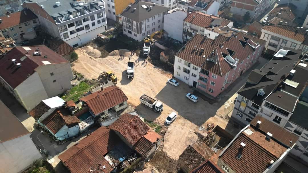 MAHALLE ARALARINDAKİ ATIL ALANLAR OTOPARKA DÖNÜŞÜYOR