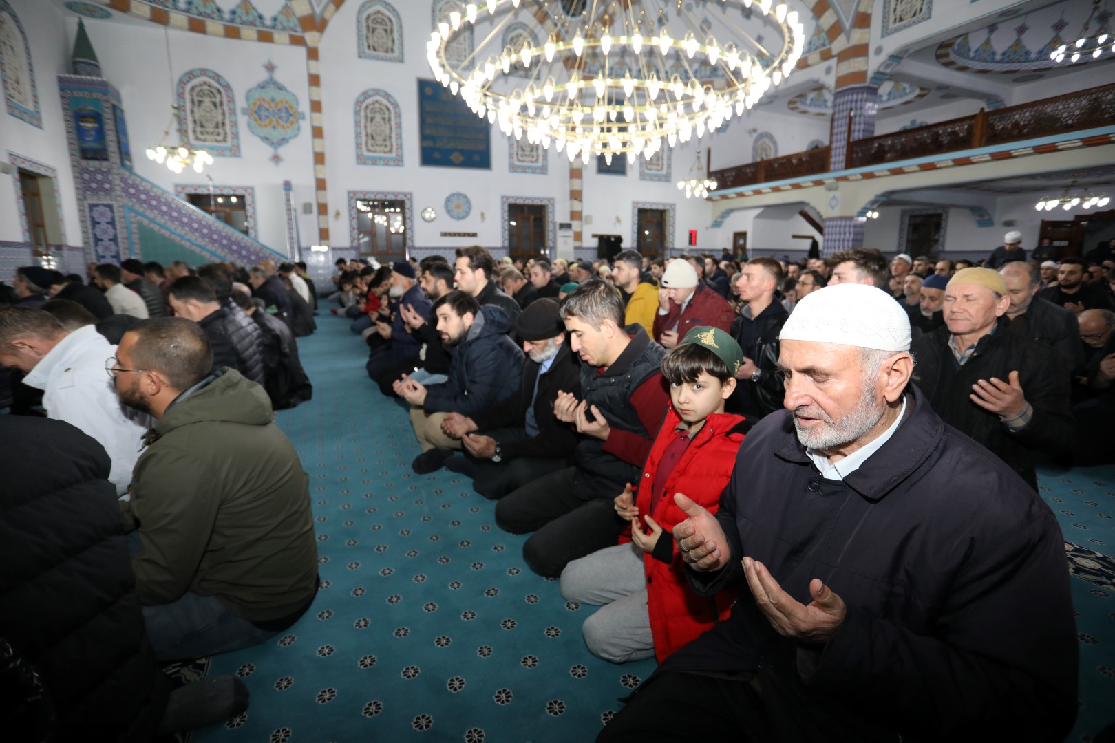 ELLER MİRAÇ KANDİLİ VE KAHRAMANMARAŞ DEPREMİ İÇİN SEMAYA AÇILDI