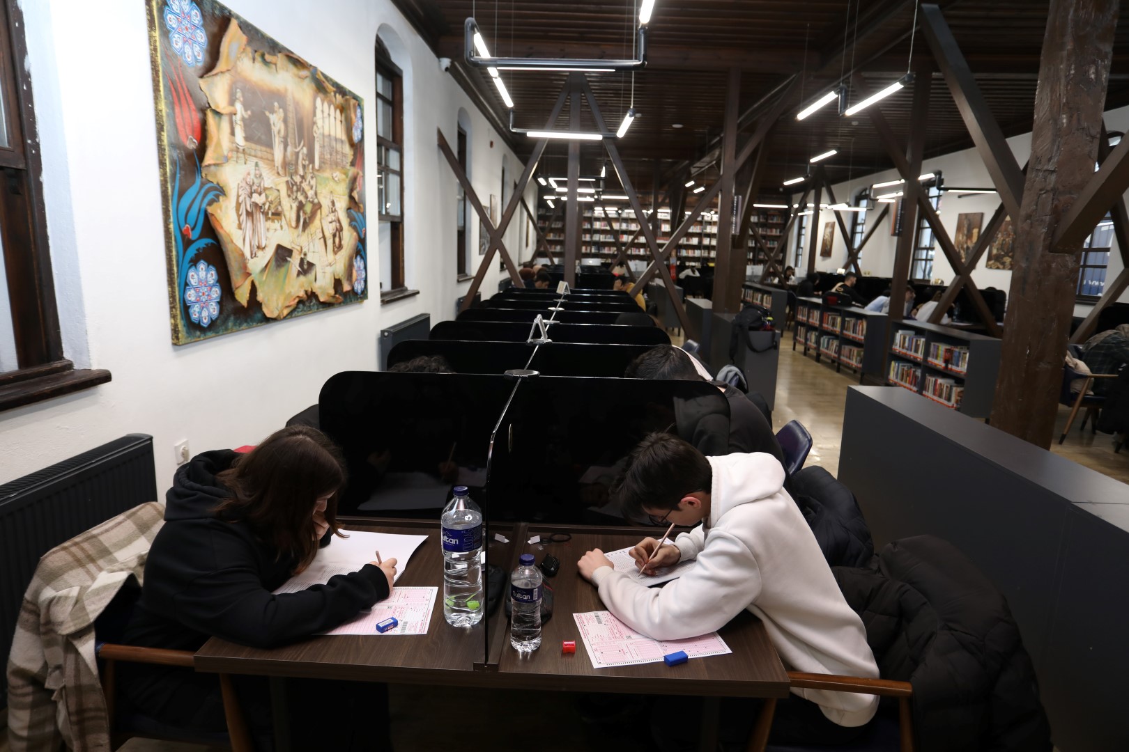 ÖĞRENCİLER NÖBETÇİ KİTAPHANENİN TYT SİMÜLASYONUNDA TER DÖKTÜ