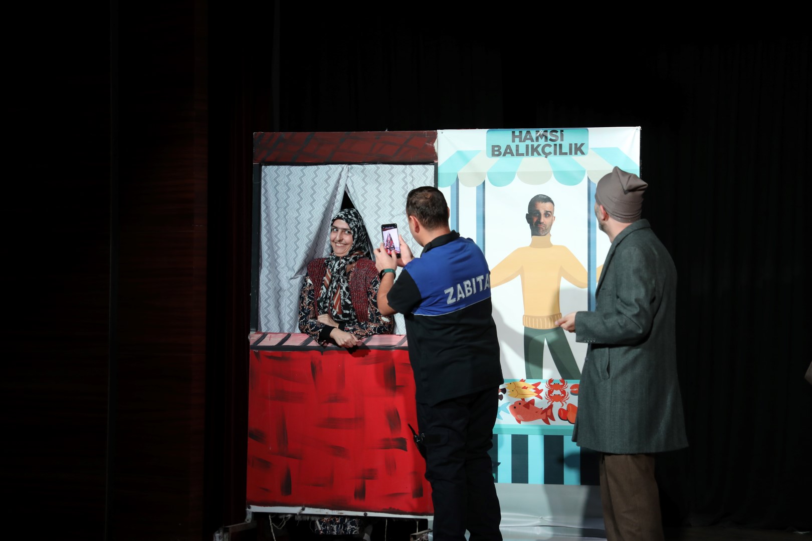 “ZAPTA GEÇSİN ZABITA” İNEGÖLLÜ SANATSEVERLERLE BULUŞTU