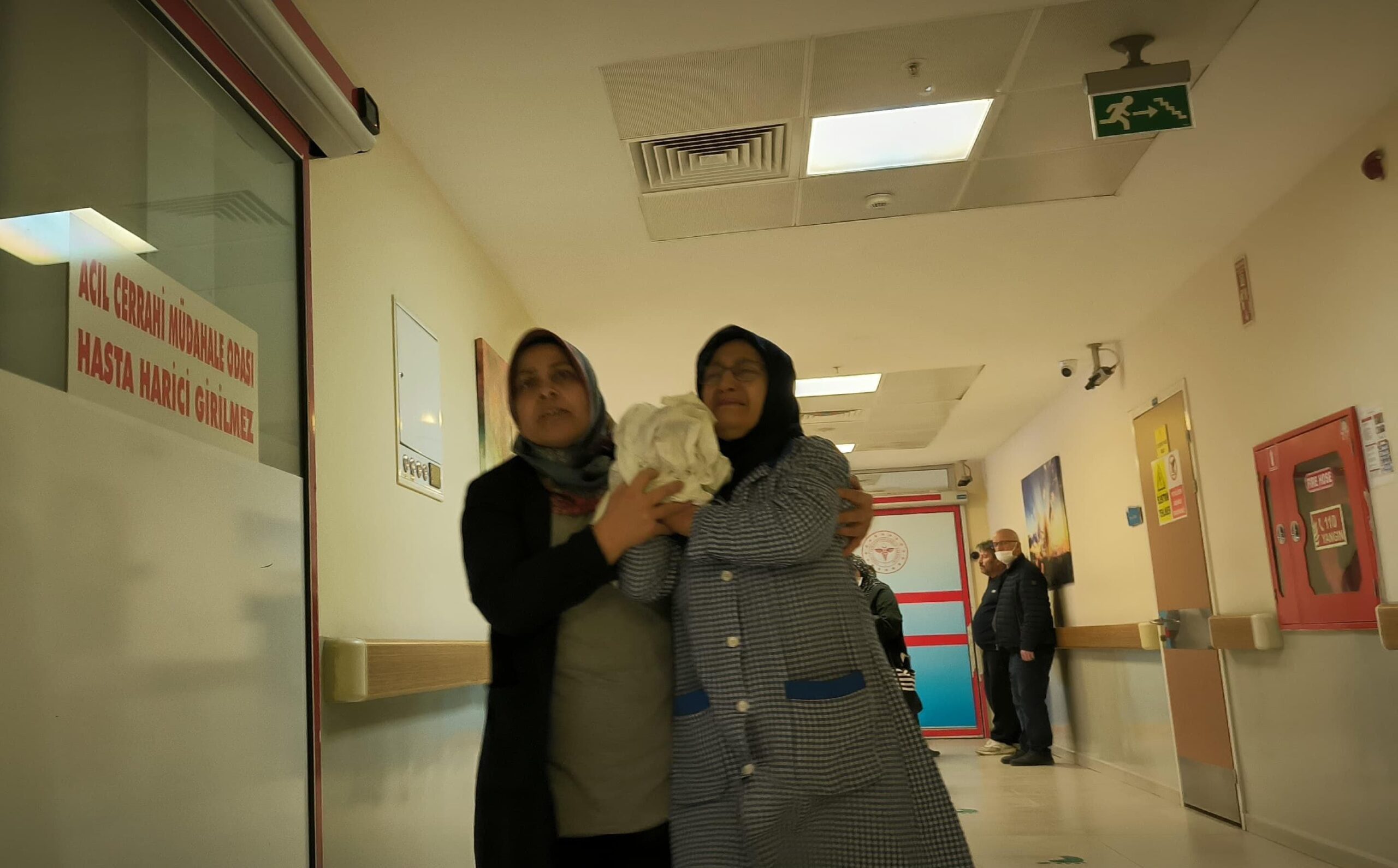 Elini makineye kaptıran işçi hastanelik oldu