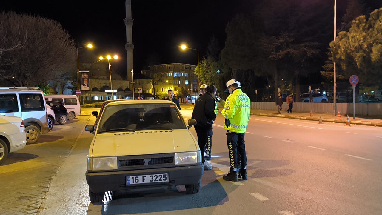 İnegöl’de trafik uygulamasında 100 bin lira ceza kesildi