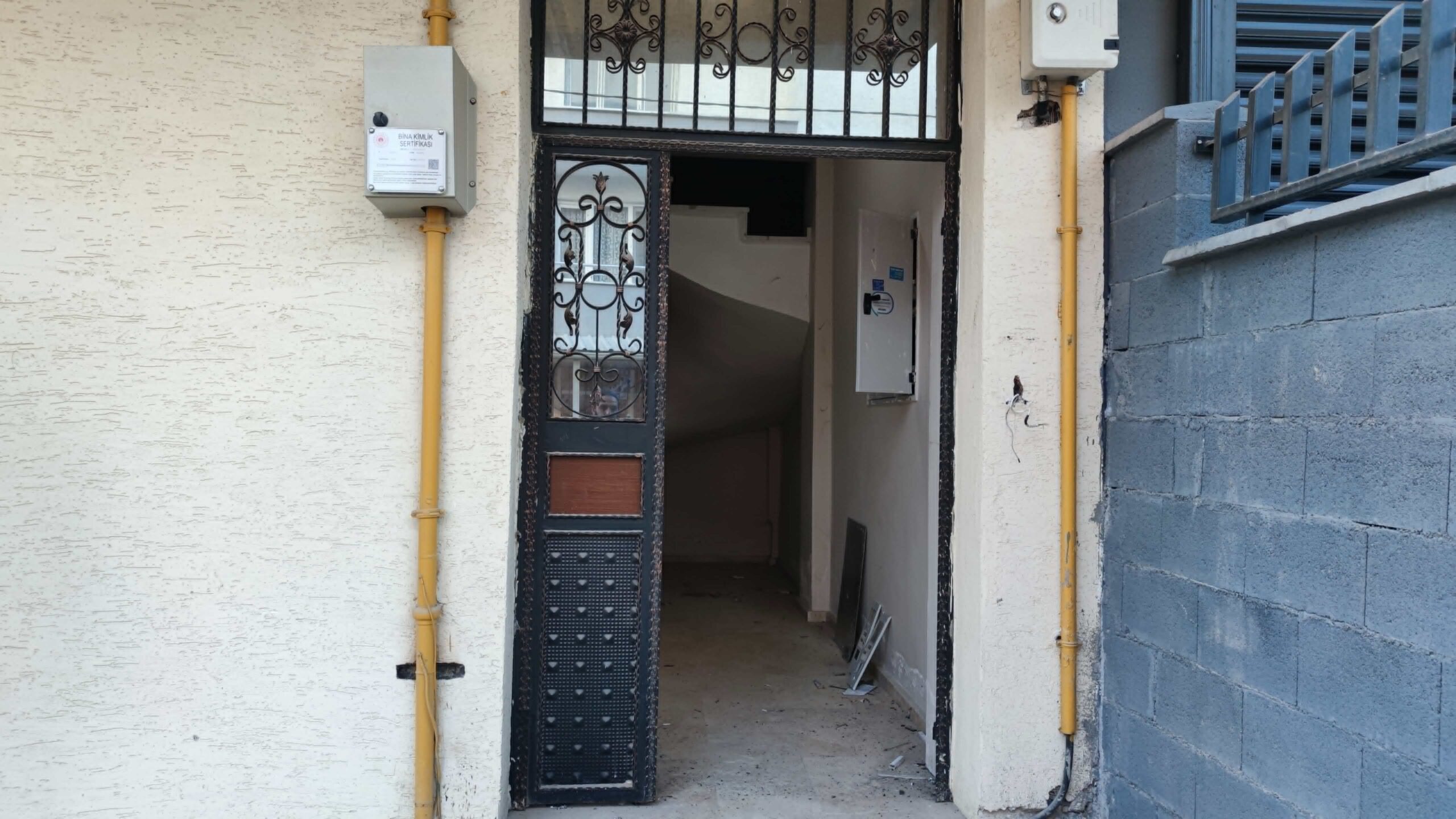 İnegöl’de ev sahibinin kiracıları yıldırma girişimleri, tepkilere neden oldu