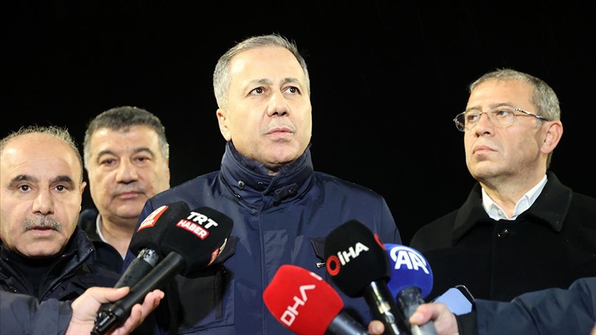 Bakan Yerlikaya: Erzincan’da 339’u arama kurtarma personeli olmak üzere toplam 827 personel görev yapıyor