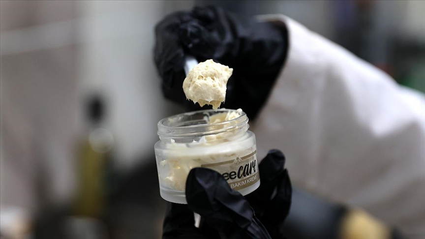 Propolis özü tozundan kozmetik ürün üretildi