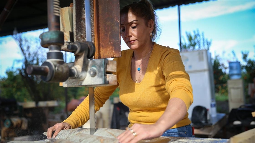 Kocasının rahatsızlanması üzerine başladığı mesleği 23 yıldır icra ediyor