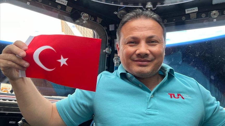 Astronot Alper Gezeravcı, Türkiye’nin ilk insanlı uzay serüveniyle tarihe geçti
