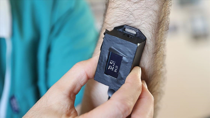 Anestezi profesörü KOSGEB desteğiyle “vücut ısısı takip ve ikaz cihazı” geliştirdi