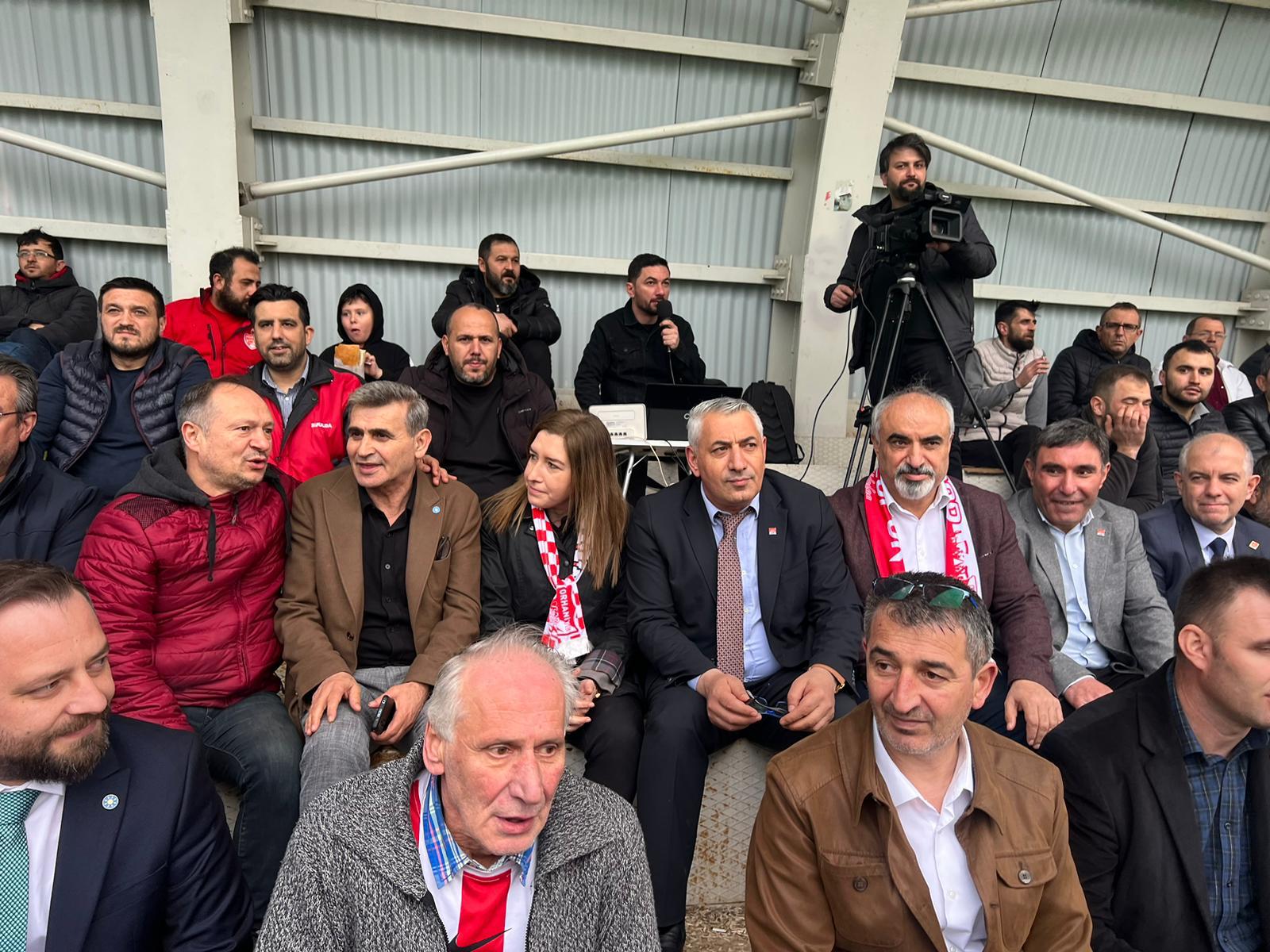 ‘İktidar olursak kulüplerin otobüsleri ve taraftar kumanyaları bizden’