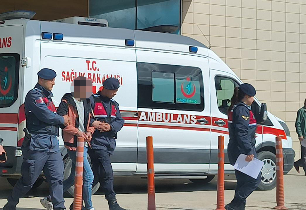 Hırsızlık suçundan aranan kişi kıskıvrak yakalandı